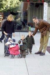 Princess_Cristina___husband_Inaki_Urdangarin_with_their_children_13.JPG