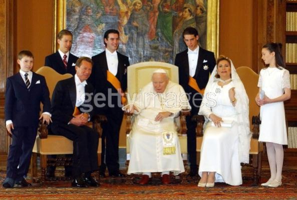 GDucal Family with the Pope1.jpg