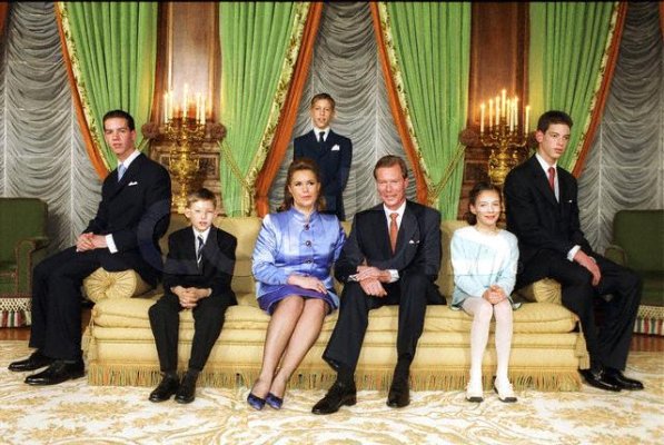 Grand Ducal Family2001.jpg