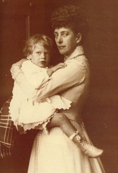 Alexandra & grandson Prince George a.jpg