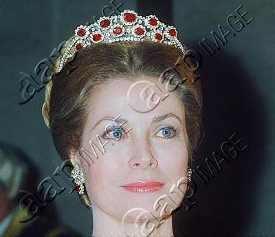 1973_princess Grace tiara.jpg