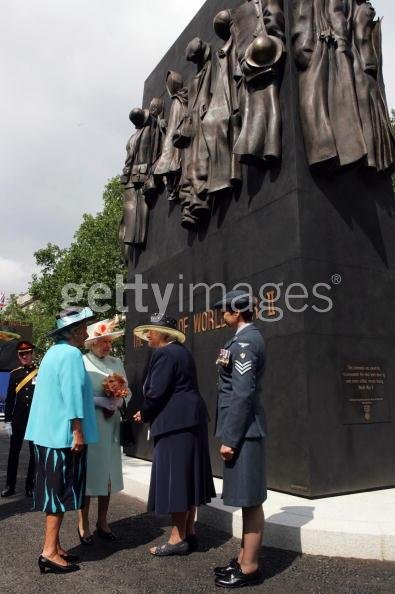 TheQueenflowersWomenMonument9thJuly.jpg