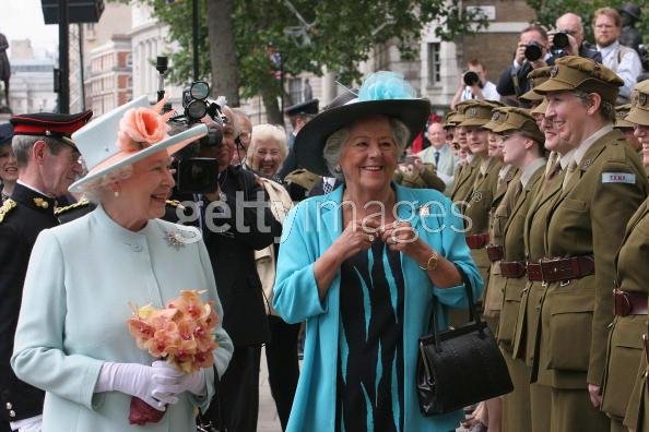 TheQueenunveilingWomenMonument9thJuly.jpg