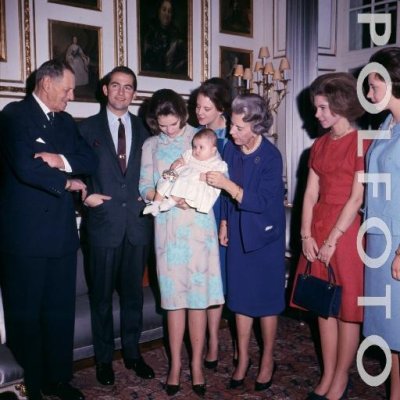 18-11-1965 Kong Konstantin og dronning Anne Marie med prinsesse Alexia besøger Fredensborg Slot.jpg