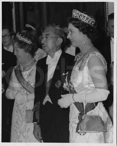 Hirohito, Nagako & Queen Elizabeth.jpg