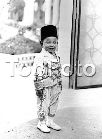 Hassan II todler.jpg