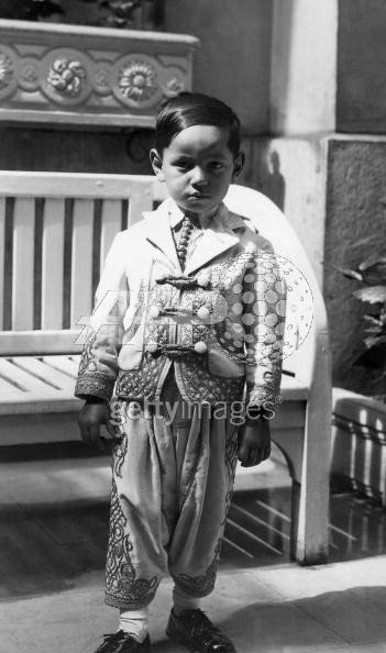 Hassan II toddler.jpg