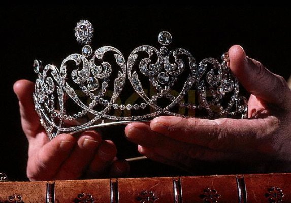 Precious_Diamond_and_Platinum_Tiara_Cartier_1906.jpg