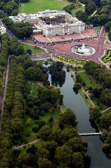 BP & St. James's Park1.jpg