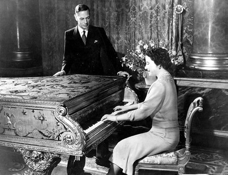 King George VI & QE silver wedding 1948.jpg
