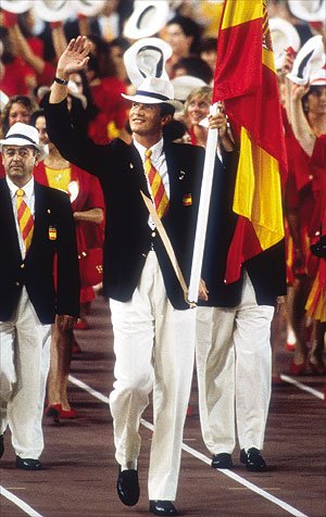7, Felipe standard bearer, Summer Olympics, Barcelona 1992.jpg