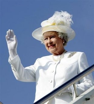 Arrival of the Queen in Canberra on Sunday 12 March 2006 1.jpg