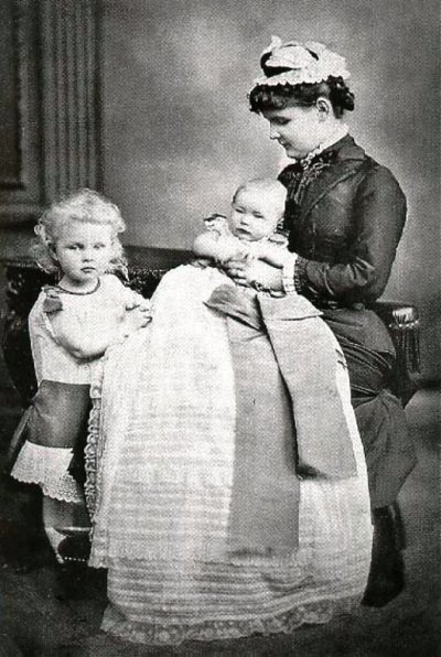 Helena of Albany and children.jpg