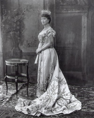 Queen Mary, Princess of Wales 1905.jpg