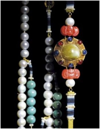 Qing Emperor's pearl necklace 2.jpg