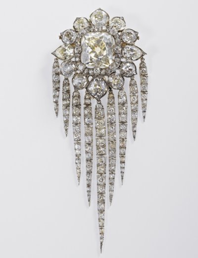 Brooch Fringe (Waterfall) Garrard 1856.jpg