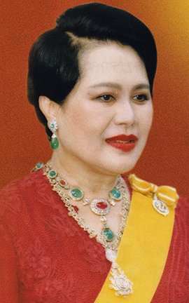 Queen Sirikit jewels.jpg