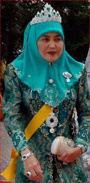Queen Saleha Emeralds.jpg