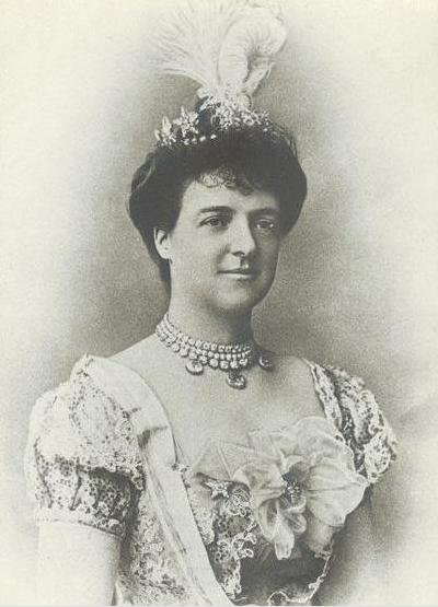 Queen Amelie Queen Maria Pia Star Tiara 2.jpg