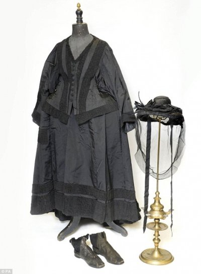 VRI Mourning Dress.jpg