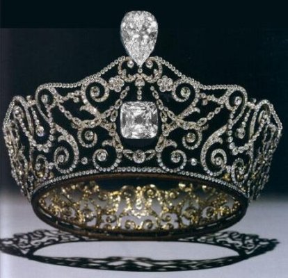 Delhi Durbar Tiara with Cullinans III & IV.jpg