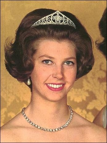 Jewels Queen Louise diamond tiara (Princess Désirée).jpg