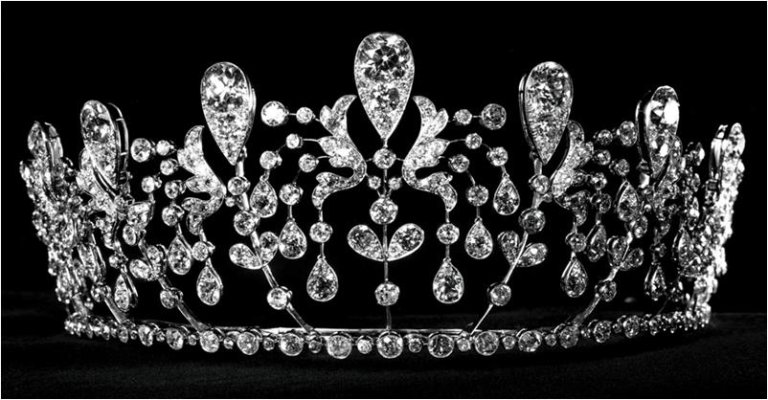 Bourbon-Parma Diamond Tiara by Chaumet.jpg