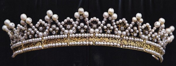 Savoy Stephanie de Beauharnais Tiara, sold 2007 Pcess Marie Gabriella.jpg