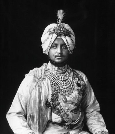 Maharajah the patilianecklace2 1925.jpg