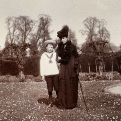 Prince John & Quen Alexandra 1916.jpg