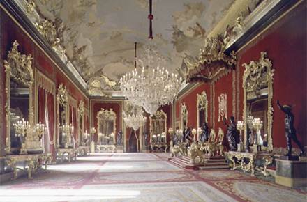 Room_of_the_Throne__Madrid_Royal_Palace.jpg