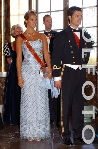 Lady-in-waiting in court dress.jpg