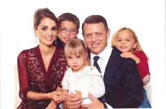 Photo%20-%20%20310804%20-%20Family%20Picture.jpe