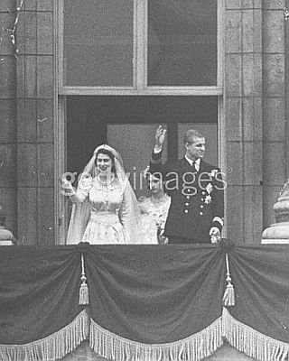 Elizabveth and Philip waving from balcony 3.jpg