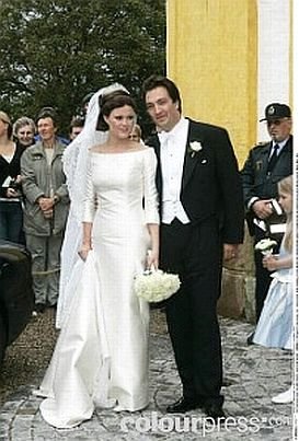 Newlyweds Pernille Poulsen and Count Bendt Wedell after their wedding 09-11-04.jpg