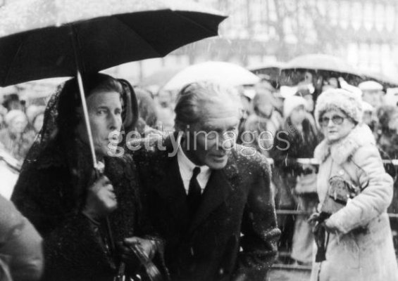 sophiewithumbrella1980.jpg