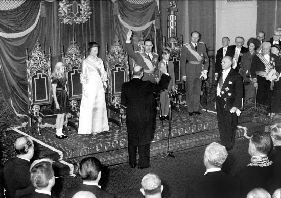 Marie astrid 1964 ceremony.jpg