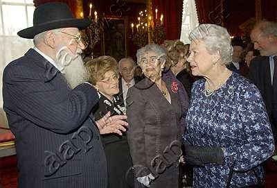 BRITAIN-QUEEN-HOLOCAUST-M_4.jpg