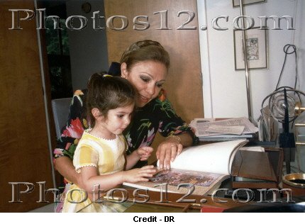 Farah Pahlavi with her grand-daughter.jpg