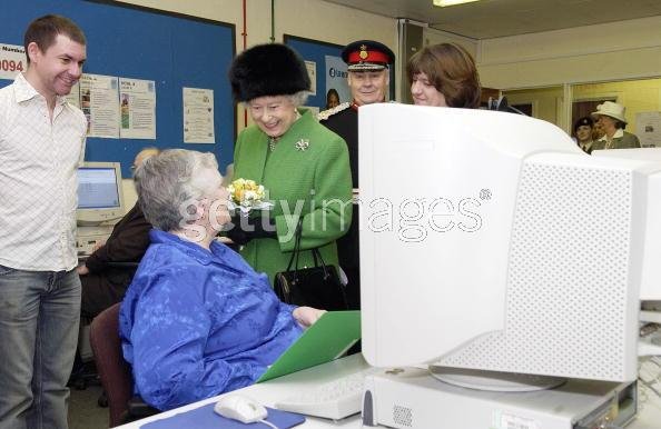 QEII in Bristol - QEII chats up with an unidentified woman while at the Park 02-25-05.jpg