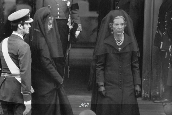 1972-01-24 Funeral 03 APL.jpg