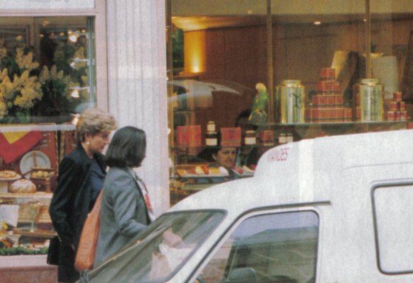 1993 05 Shopping in Paris a.jpg