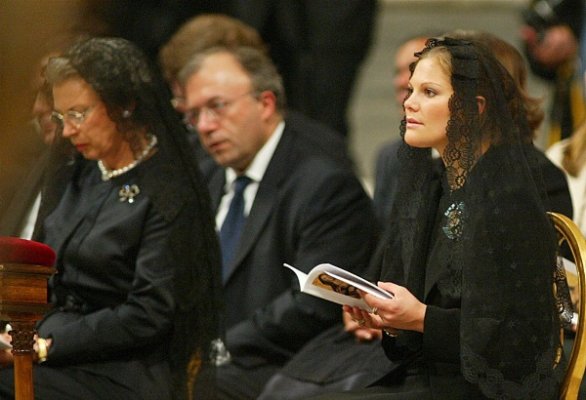 Birgitta 700årsjubileum St Petersbasilikan hösten 2002_2.jpg