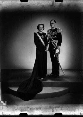 Kroningsportret_Koningin_Juliana_en_Prins_Bernhard__1948.JPG