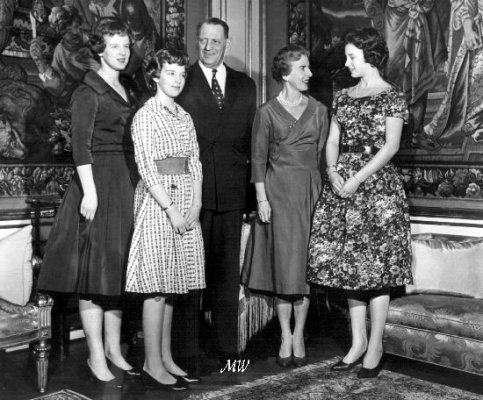 1960-05-24 Family.jpg