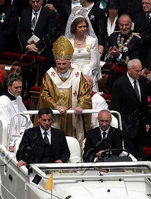 VATICAN_POPE_XSP103.jpg