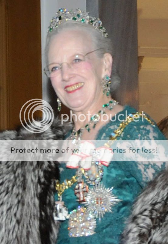 PHOTOHASSEFERROLDROYALNEWYEARRECEPTION1012015DRONNINGENampKGLFAMILIE1QueenJewels.jpg