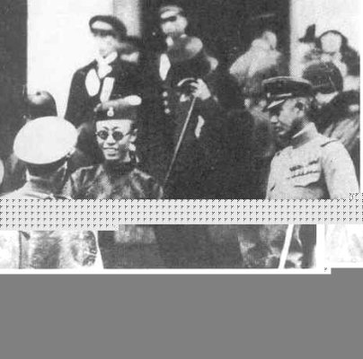 Pu_Yi__the_Last_Emperor_with_the_Japanese.jpg