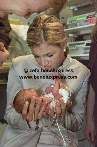2001__baby__couveuse__gelderland__maxima__oktober__streekbezoeken__willem_alexander__ziekenhuis.JPG