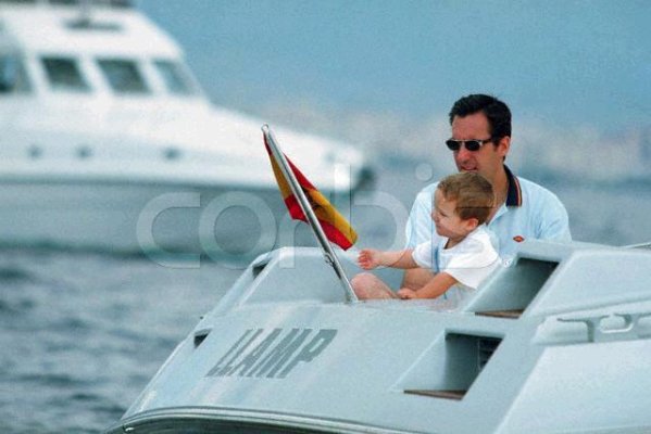 2000_08_05___Palma___Felipe_Juan_Froilan_with_his_father__Jaime_de_Marichalar.JPG